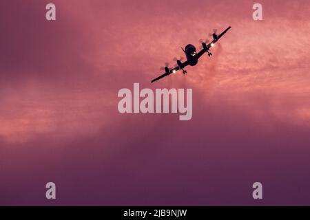 Yamato, Japan. 27th Sep, 2016. A Lockheed P-3C Orion Maritime reconnaissance aircraft with the Japanese Maritime Self Defence Force patrolling at sunset n Kanagawa. (Credit Image: © Damon Coulter/SOPA Images via ZUMA Press Wire) Stock Photo