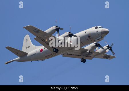 Yamato, Japan. 23rd May, 2017. A Lockheed P-3C Orion Maritime reconnaissance aircraft with the Japanese Maritime Self Defence Force flying near Naval Air Facility, Atsugi airbase in Kanagawa. (Credit Image: © Damon Coulter/SOPA Images via ZUMA Press Wire) Stock Photo