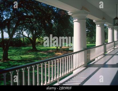 EXT-GALERIA PORTICADA DE LA MANSION CONSTRUIDA EN 1840 EN ESTILO NEOCLASICO PARA J.S.PRESTON. Location: PLANTACION HOUMAS HOUSE. BATON ROUGE-LUISIANA. Stock Photo