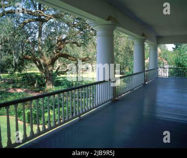 EXT-GALERIA PORTICADA DE LA MANSION CONSTRUIDA EN 1840 EN ESTILO NEOCLASICO PARA J.S.PRESTON. Location: PLANTACION HOUMAS HOUSE. BATON ROUGE-LUISIANA. Stock Photo