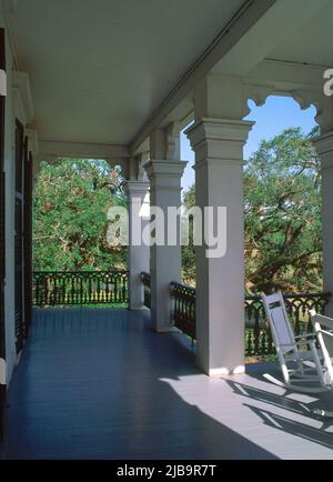 EXT-GALERIA PORTICADA DE LA MANSION CONSTRUIDA EN 1849 PARA J H RANDOLPH. Author: HOWARD HENRY. Location: PLANTACION NOTTOWAY. BATON ROUGE-LUISIANA. Stock Photo