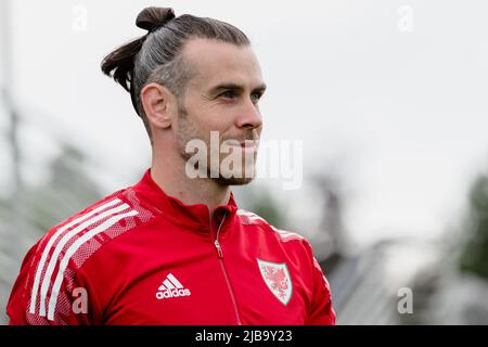 PONTYCLUN, WALES - 04 JUNE 2022: Wales' Gareth Bale during a training session at the vale resort ahead of the 2022 FIFA World Cup play-off final v Ukraine at the Cardiff City Stadium on the 5th of June.  (Pic by John Smith/FAW) Stock Photo