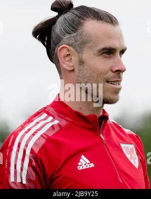 PONTYCLUN, WALES - 04 JUNE 2022: Wales' Gareth Bale during a training session at the vale resort ahead of the 2022 FIFA World Cup play-off final v Ukraine at the Cardiff City Stadium on the 5th of June.  (Pic by John Smith/FAW) Stock Photo