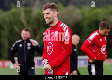 PONTYCLUN, WALES - 04 JUNE 2022: Wales' Ben Davies during a training session at the vale resort ahead of the 2022 FIFA World Cup play-off final v Ukraine at the Cardiff City Stadium on the 5th of June.  (Pic by John Smith/FAW) Stock Photo