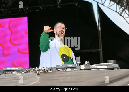 Neil Prince performs at the Mighty Hoopla Pop Music Festival London 2022 Day 2 at Brockwell Park, London, UK. 3rd June, 2022. Credit: See Li/Picture Capital/Alamy Live News Stock Photo