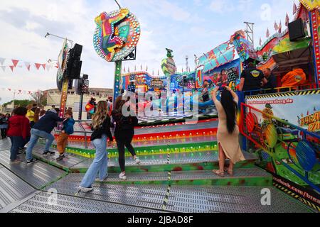 Dult, Nürnberg Volksfest, Nürnberg, Volksfest, Party, Freude, Feier, Stimmung auf der Dult in Nürnberg bei der Kongresshalle oder Kolosseum, Stock Photo