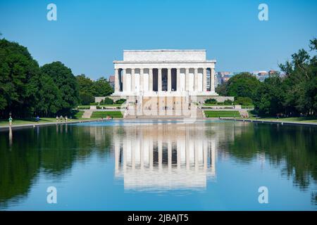 USA Washington DC Lincoln Memorial building President Abraham Lincoln along the reflecting pool and National Mall Stock Photo