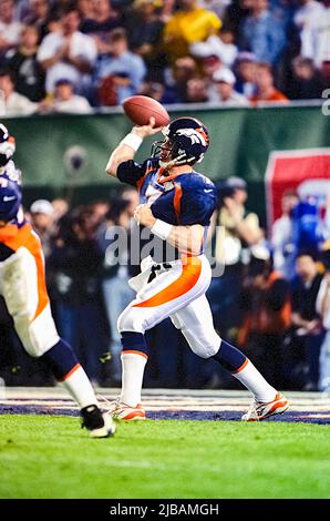 A man wears a souvenir John Elway football jersey. Elway was a quarterback  for the NFL Denver Broncos from 1983 until 1998 Stock Photo - Alamy