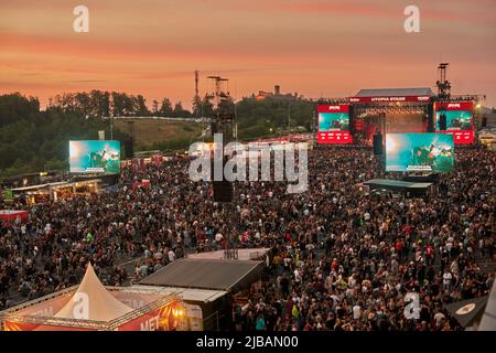 04 June 2022, Rhineland-Palatinate, Nürburg: The sun sets over the grounds of the 'Rock am Ring' festival, which is sold out with 90,000 visitors. Photo: Thomas Frey/dpa Stock Photo