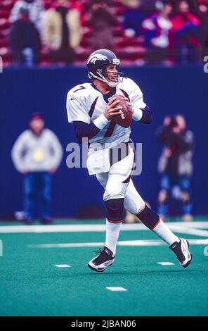 John Elway, Denver Broncos quarterback in 1985 Stock Photo - Alamy