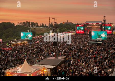 04 June 2022, Rhineland-Palatinate, Nürburg: The sun sets over the grounds of the 'Rock am Ring' festival, which is sold out with 90,000 visitors. Photo: Thomas Frey/dpa Stock Photo