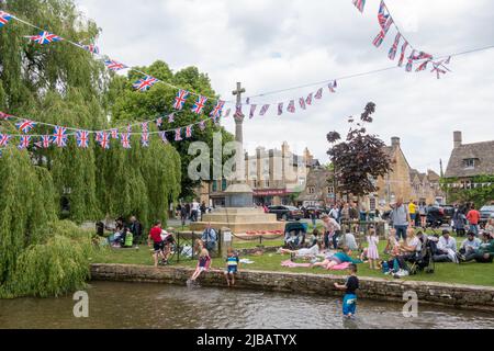 Cotswold English Idyllic village decorated with bunting for the Queen's Platinum Jubilee celebration Stock Photo