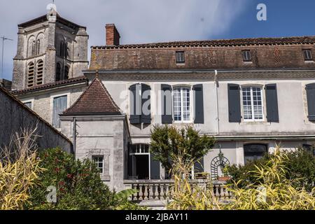 Eglise fortifiée Saint astier Stock Photo