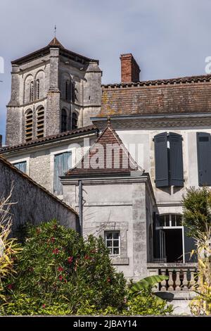 Eglise fortifiée Saint astier Stock Photo