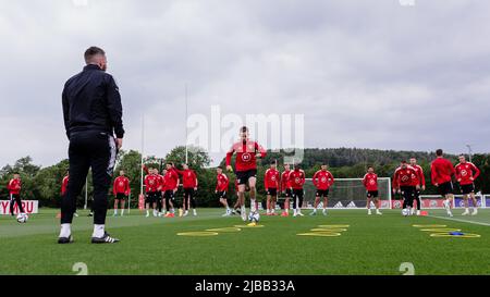 PONTYCLUN, WALES - 04 JUNE 2022: Wales team during a training session at the vale resort ahead of the 2022 FIFA World Cup play-off final v Ukraine at the Cardiff City Stadium on the 5th of June.  (Pic by John Smith/FAW) Stock Photo