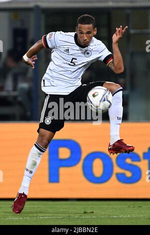Bologna, Italy. 04th June, 2022. Soccer: Nations League A, Italy - Germany, Group stage, Group 3, Matchday 1, Stadio Renato Dall'Ara. Germany's Thilo Kehrer plays the ball. Credit: Federico Gambarini/dpa/Alamy Live News Stock Photo