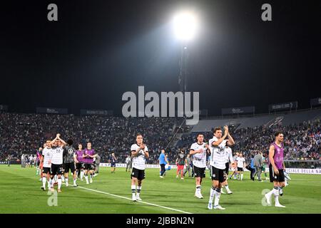 Bologna, Italy. 04th June, 2022. Soccer: Nations League A, Italy - Germany, Group stage, Group 3, Matchday 1, Stadio Renato Dall'Ara. Germany's players thank their fans. Credit: Federico Gambarini/dpa/Alamy Live News Stock Photo