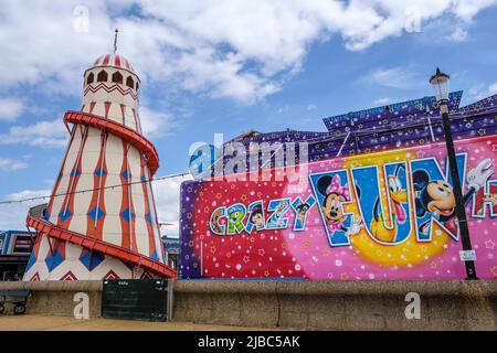 The old-fashioned helter skelter at the Rainbow Park funfair, Hunstanton, Norfolk, England Stock Photo