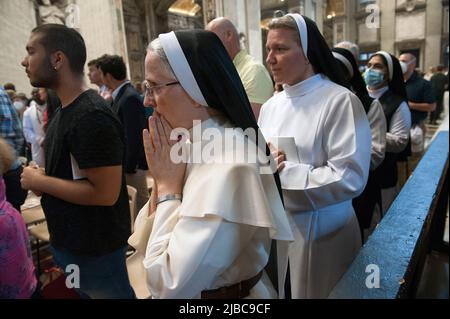 Vatican, Vatican. 05th June, 2022. Italy, Rome, Vatican, 22/06/5 Pope Francis attends Pentecost Mass celebrated by Italian Cardinal Giovanni Battista Re at St. Peter's Basilica in The Vatican . Photograph by Vatican Media Catholic Press Photo. RESTRICTED TO EDITORIAL USE - NO MARKETING - NO ADVERTISING CAMPAIGNS Credit: Independent Photo Agency/Alamy Live News Stock Photo