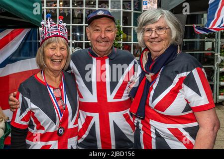 Alcester, Warwickshire, UK. 5th June, 2022. Hundreds of people enjoyed a large street party in Alcester, Warwickshire today as part of the Platinum Jubilee celebrations. Credit: AG News/Alamy Live News Stock Photo