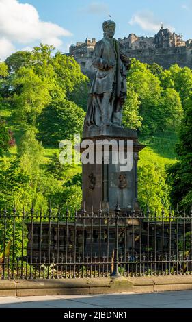 Allan Ramsey Monument overlooking Edinburgh Castle From Princes Street Gardens, Edinburgh, Scotland, UK Stock Photo