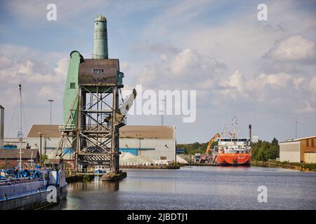 port of Goole docks, a Tom Pudding hoist in Goole docks Stock Photo