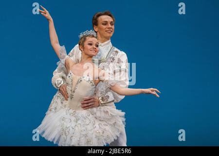 Moscow, Russia. 5th of June, 2022 Pivkina Natalia and Stepan Kosygin  are performing in the Pas de deux of Princess Aurora and Prince Desire from 'The Sleeping Beauty' ballet during the second day of the first tour competion of the 14th International Contest of Ballet Dancers at the Bolshoi Theater in Moscow, Russia Stock Photo