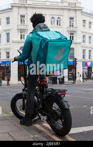 Deliveroo courier in Brighton, East Sussex Stock Photo