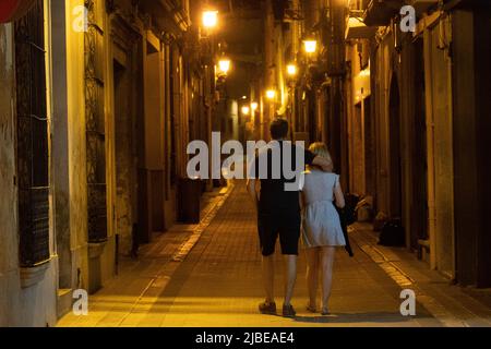 Arenys de Mar, Barcelona, Spain. 5th June, 2022. A couple walks down an alley in Arenys de Mar, Barcelona, Spain. (Credit Image: © Matias Basualdo/ZUMA Press Wire) Stock Photo