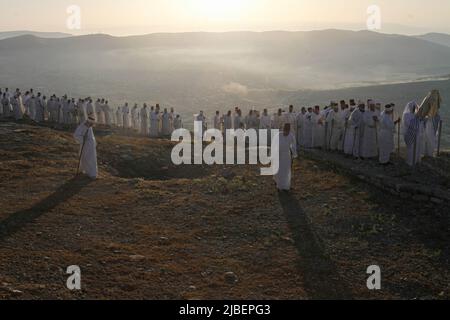 Nablus, Palestine. 05th June, 2022. Members of the ancient Samaritan community parade during the Shavuot holiday on Mount Gerizim near the West Bank city of Nablus. The Samaritans descended from the ancient Israelite tribes of Menashe and Ephraim but broke away from mainstream Judaism 2,800 years ago. Today, about 700 of the remaining Samaritans live in the West Bank Palestinian city of Nablus and the Israeli town of Holon, south of Tel Aviv. Credit: SOPA Images Limited/Alamy Live News Stock Photo