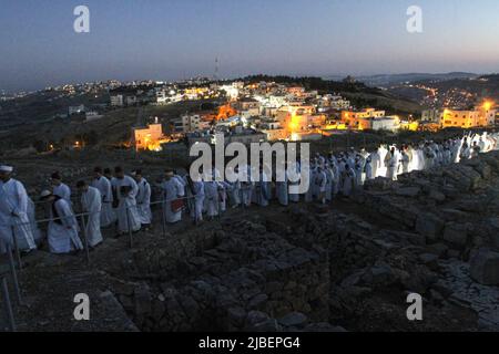 Nablus, Palestine. 05th June, 2022. Members of the ancient Samaritan community parade during the Shavuot holiday on Mount Gerizim near the West Bank city of Nablus. The Samaritans descended from the ancient Israelite tribes of Menashe and Ephraim but broke away from mainstream Judaism 2,800 years ago. Today, about 700 of the remaining Samaritans live in the West Bank Palestinian city of Nablus and the Israeli town of Holon, south of Tel Aviv. Credit: SOPA Images Limited/Alamy Live News Stock Photo