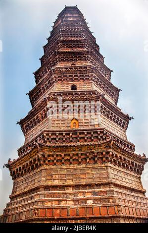 Ancient Iron Pagoda Buddhist Monument Kaifeng Henan China Built in 1069 by the Kaibao Buddhist Monstary.  Best example of glazed brick pagoda in China Stock Photo