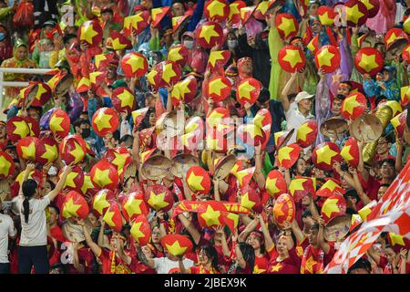 Hanoi, Vietnam. 22nd May, 2022. Vietnam fans seen cheering during the Sea Games 2022 match between Thailand and Vietnam at My Dinh National Stadium. Final score; Thailand 0:1 Vietnam. (Photo by Amphol Thongmueangluang/SOPA Images/Sipa USA) Credit: Sipa USA/Alamy Live News Stock Photo