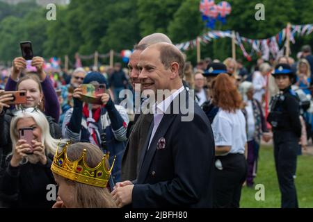 Windsor, Berkshire, UK. 5th June, 2022. Thousands came to the Long Walk in Windsor today to take part in Windsor's Big Lunch for the Platinum Jubilee. Tables lined the Long Walk and Prince Edward, The Earl of Wessex and Sophie, The Countess of Wessex came to meet the party goers. Credit: Maureen McLean/Alamy Live News