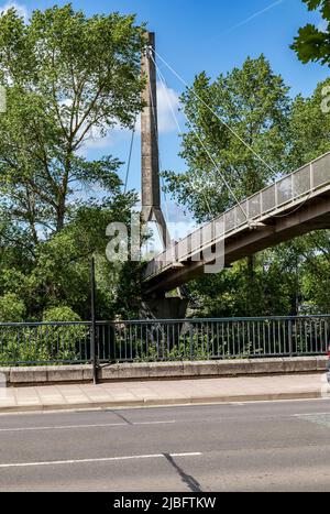 Shrewsbury Shropshire: Foot Bridge over the River Severn Stock Photo ...