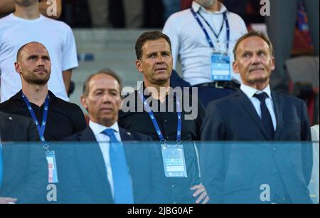 Oliver BIERHOFF, (M) Manager, Teammanager DFB, Hans-Joachim Watzke, (R) Managing director BVB , member DFB-Präsidium, Benedikt Höwedes, former DFB player, (L) in the UEFA Nations League 2022 match ITALY - GERMANY 1-1  in Season 2022/2023 on Juni 04, 2022  in Bologna, Italy.  © Peter Schatz / Alamy Live News