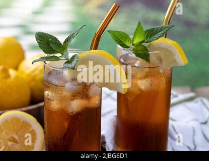 https://l450v.alamy.com/450v/2jbg6d1/closeup-of-two-glasses-of-cold-iced-tea-with-lemon-slice-mint-and-ice-cubes-2jbg6d1.jpg