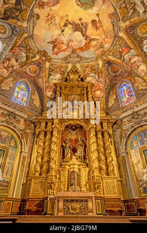 VALENCIA, SPAIN - FEBRUAR 17, 2022: The baroque altar and presbytery of church Iglesia San Nicolas with the frescoes Antonio Palomino and Dionis Vidal Stock Photo