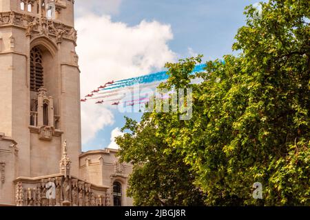 Red Arrows : Flying at Queens Platinum Jubilee Stock Photo
