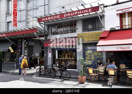 Antiques on display at Marché aux Puces de Saint-Ouen Flea Market - Paris - France Stock Photo