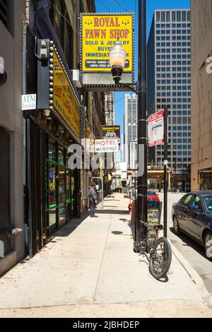 Pawn shop hi-res stock photography and images - Alamy