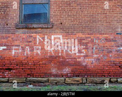No Parking sign painted on a brick wall Stock Photo