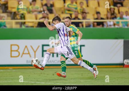 St. Petersburg, FL: Louisville City FC defender Wes Charpie (6) receives a pass and runs to avoid a tackle from Tampa Bay Rowdies defender Connor Antl Stock Photo