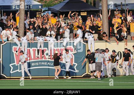 Breakout Star Bender Leads Tenacious Coastal Offense To Rout Of Southern  Miss • D1Baseball