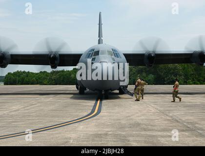 Airmen assigned to the 19th Airlift Wing conduct a pre-flight check of a C-130J Super Hercules during ROCKI 22-03 at Little Rock Air Force Base, Arkansas, May 18, 2022. Designed to validate the full spectrum readiness capabilities of the airlift wing, ROCKI exercises are typically divided into distinct phases, each deliberately intended to assess the wing in various warfighting functions.  (U.S. Air Force photo by Airman Cherise Vaught) Stock Photo