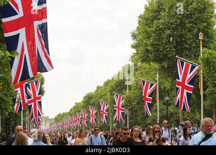 The Mall, London, 2nd June 2022. The Mall leading to Buckingham Palace, lined with Union Jacks and thousands of people joining in the Platinum Jubilee Stock Photo