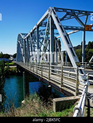 Alexandra bridge over the Clutha/Mata-au river, Central Otago, south island, Aotearoa, New Zealand Stock Photo