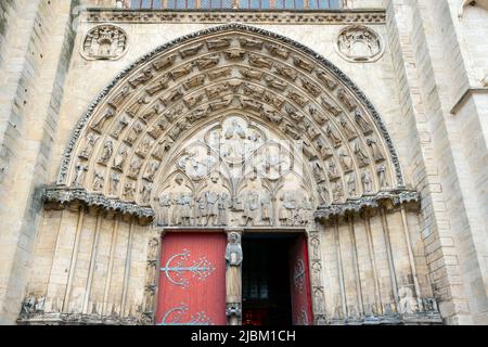 Main entrance to Sens Saint-Etienne cathedral. Sens Cathedral is a Catholic cathedral in Sens in Burgundy, France. Stock Photo