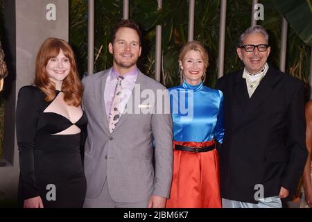 Hollywood, Ca. 06th June, 2022. (L-R) Bryce Dallas Howard, Chris Pratt, Laura Dern and Jeff Goldblum attend the Los Angeles premiere of Universal Pictures' 'Jurassic World Dominion' at the TCL Chinese Theatre on June 06, 2022 in Hollywood, California. Credit: Jeffrey Mayer/Jtm Photos/Media Punch/Alamy Live News Stock Photo