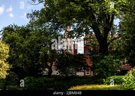 The Historic church of St Mary Magdalene boast the tallest Spire in The county of Nottinghamshire and stands amongst the towns buildings. Stock Photo